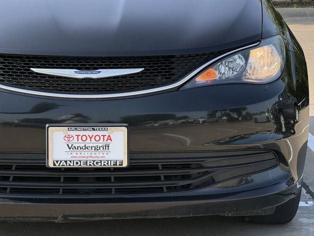Used 2020 Chrysler Voyager Lxi FWD image 8