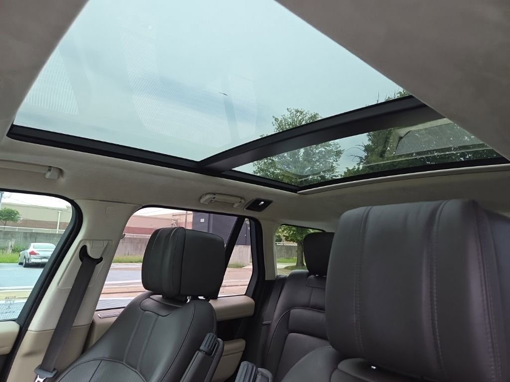 Used 2019 Land Rover Range Rover HSE AWD/4WD image 23