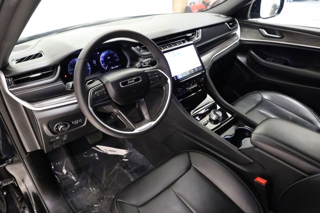 Used 2025 Jeep Grand Cherokee L Limited image 12