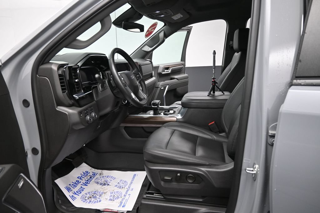 Used 2024 Chevrolet Silverado 1500 LT Trail Boss w/ LT Trail Boss Premium Package AWD/4WD image 31