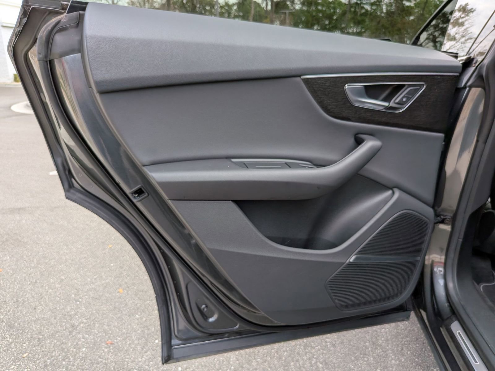 Used 2020 Audi Q8 Premium Plus image 28