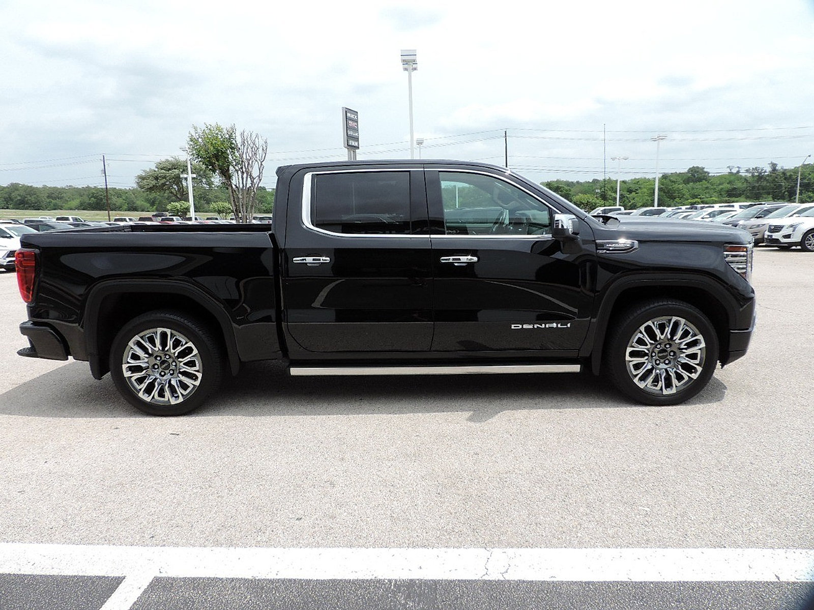 Certified 2026 GMC Sierra 1500 Denali Ultimate AWD/4WD image 4