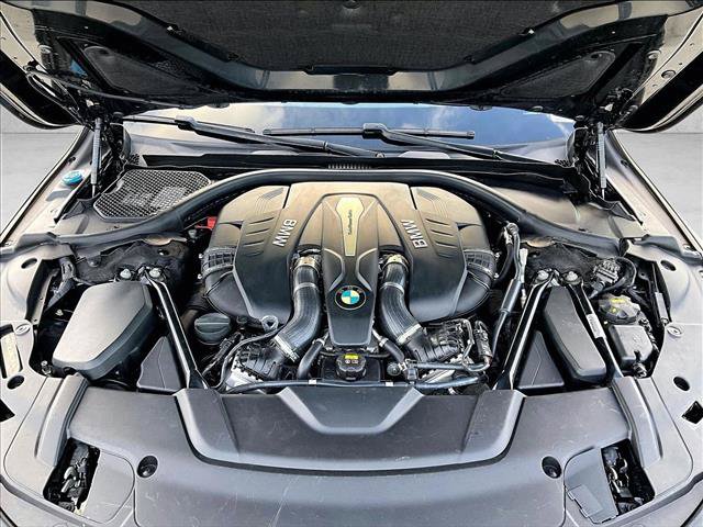 Used 2017 BMW 750i RWD image 11