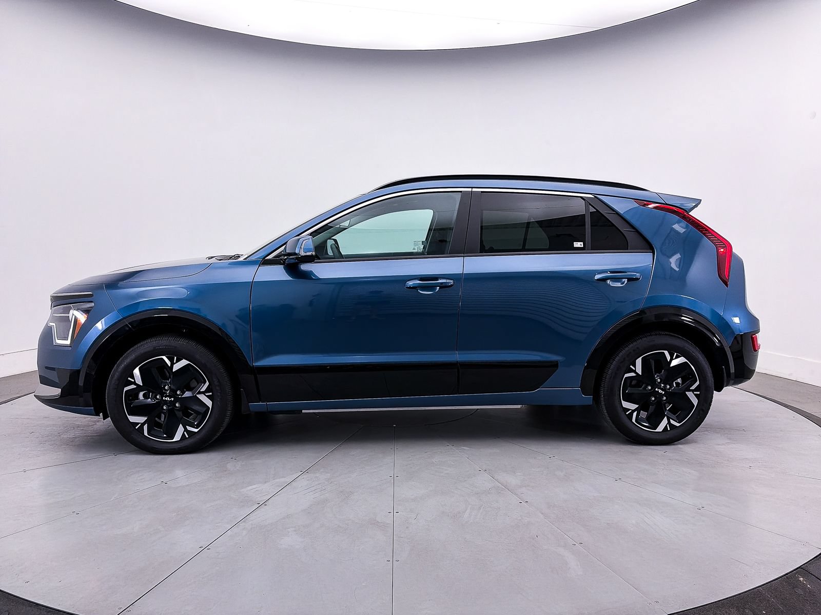 Certified 2024 Kia Niro Wind FWD image 40