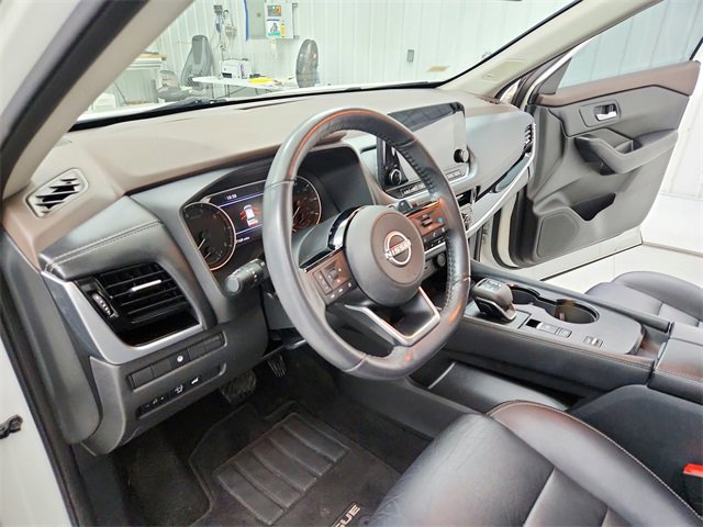 Used 2023 Nissan Rogue SL w/ SL Premium Package image 18