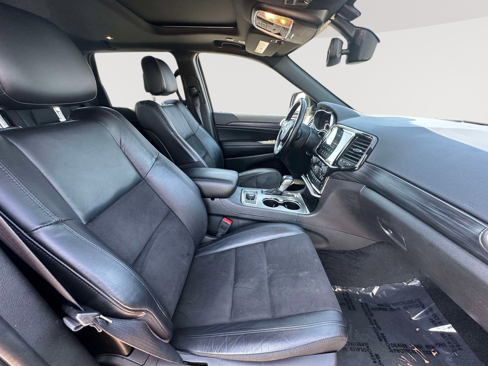 Used 2022 Jeep Grand Cherokee Laredo X image 23