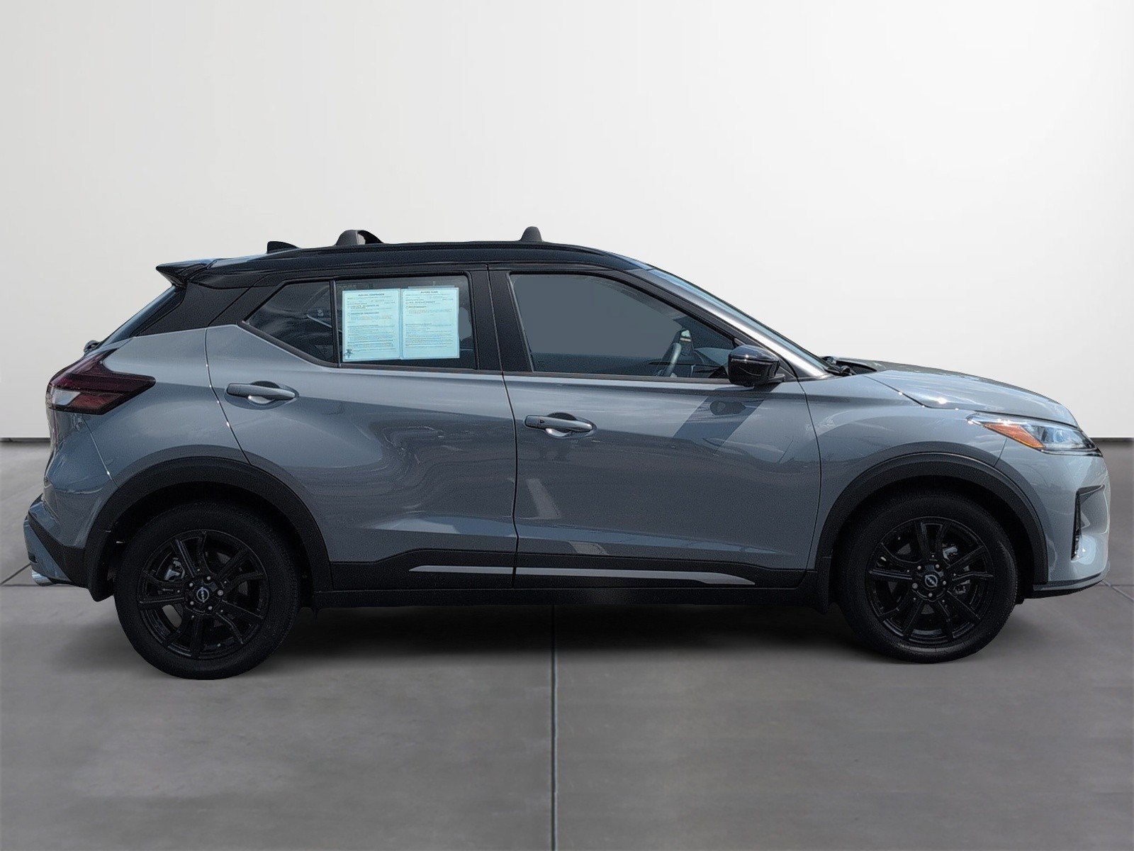 Used 2024 Nissan Kicks SR w/ Interior Electronics Package FWD image 6