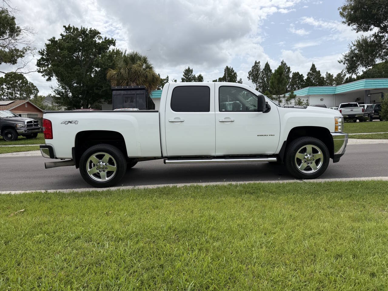 Used 2011 Chevrolet Silverado 2500 LTZ w/ LTZ Plus Package AWD/4WD image 3