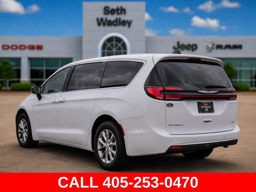 Used 2024 Chrysler Pacifica Touring-L AWD/4WD image 5