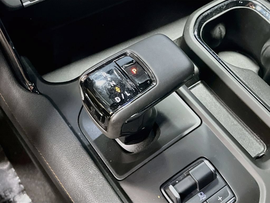 Used 2025 GMC Sierra 1500 AT4 w/ AT4 Premium Package AWD/4WD image 17