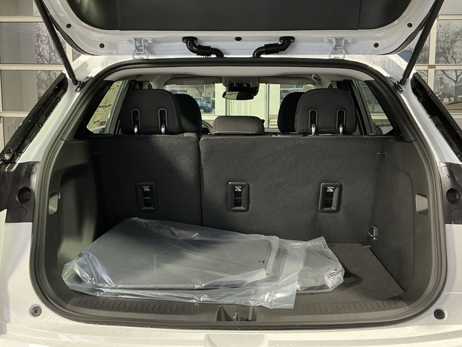 New 2027 Chevrolet Bolt LT w/ Comfort Package image 32
