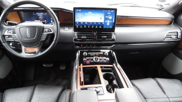 Used 2023 Lincoln Navigator Black Label image 2