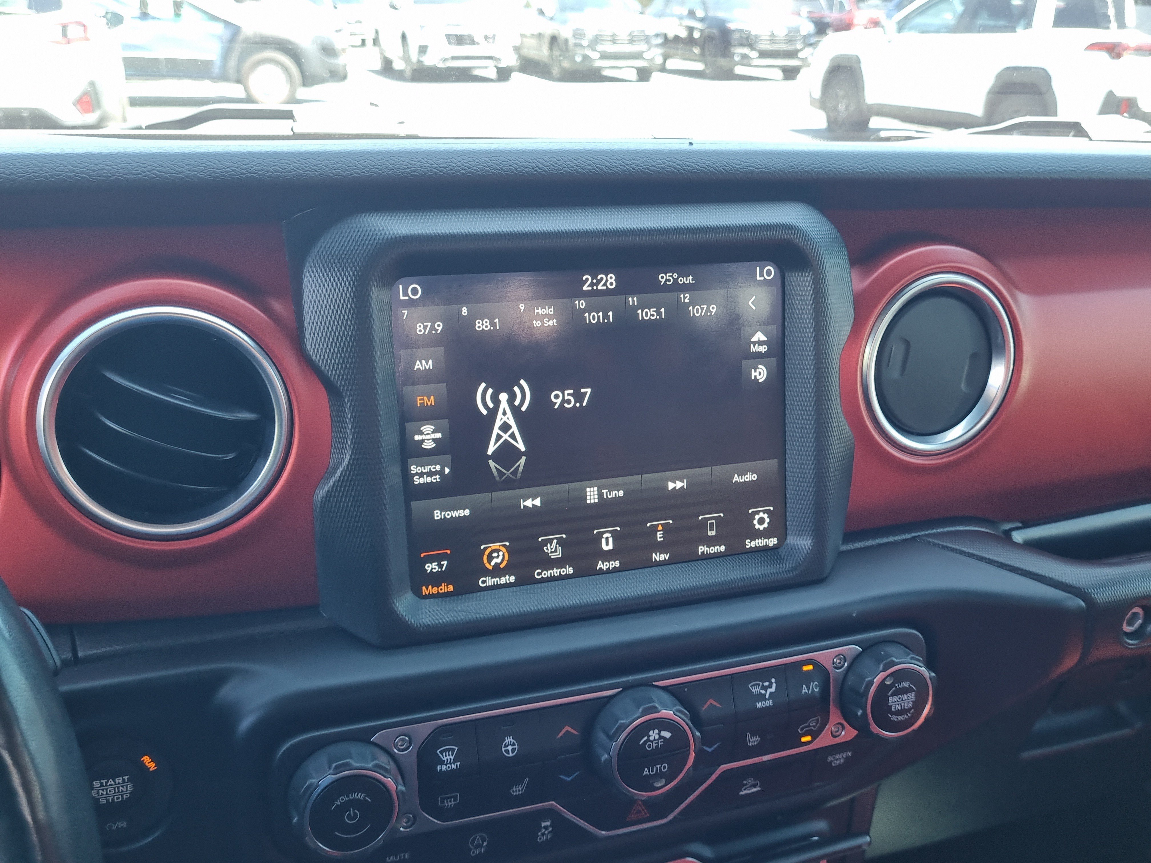 Used 2022 Jeep Gladiator Rubicon w/ Cold Weather Group AWD/4WD image 27