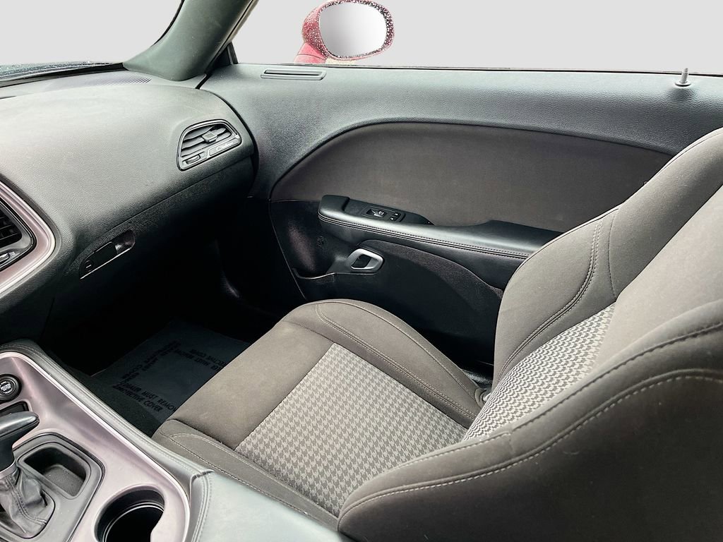 Used 2020 Dodge Challenger SXT w/ Blacktop Package image 21