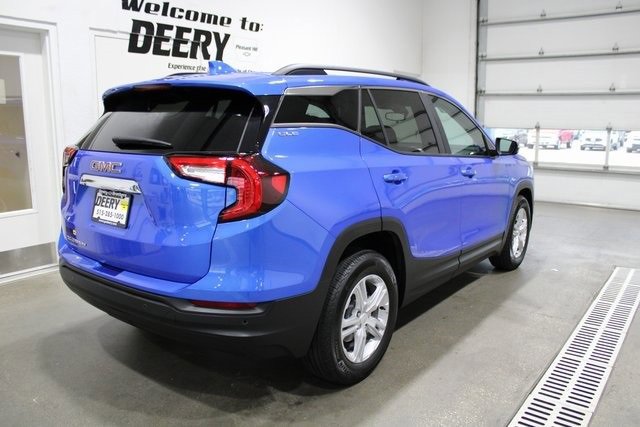 Used 2024 GMC Terrain SLE w/ Driver Convenience Package image 24