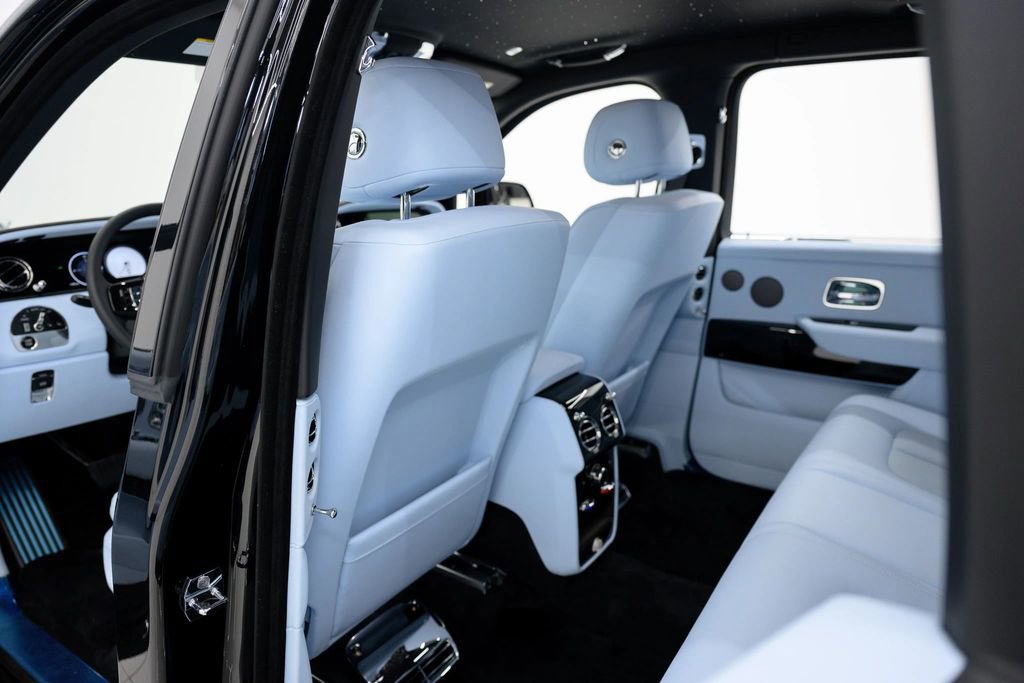 Used 2025 Rolls-Royce Cullinan AWD/4WD image 41