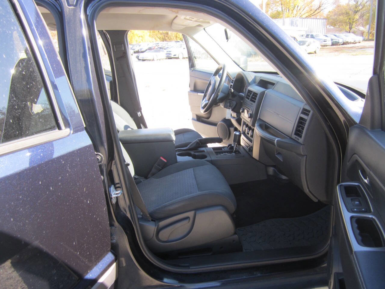 Used 2011 Jeep Liberty Renegade image 7