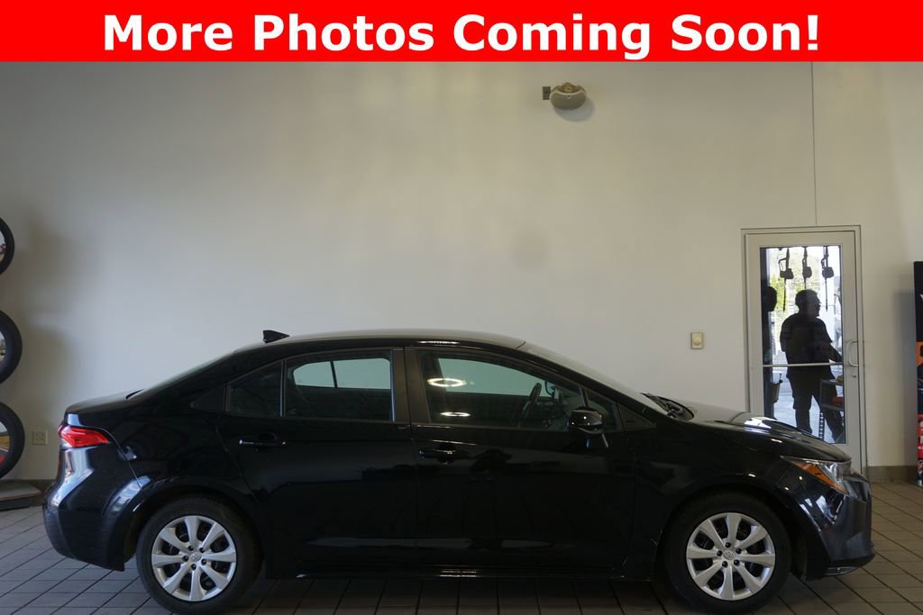 Used 2023 Toyota Corolla LE FWD image 2