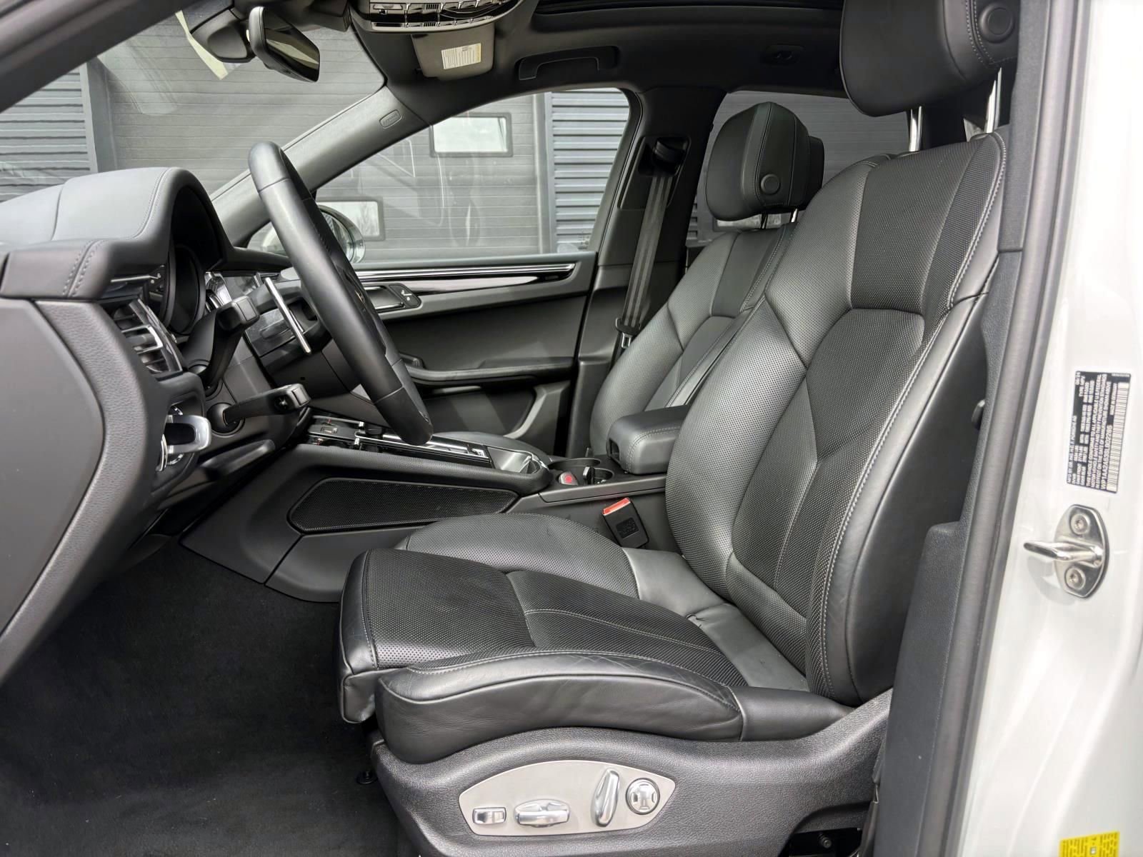 Used 2025 Porsche Macan Turbo AWD/4WD image 16