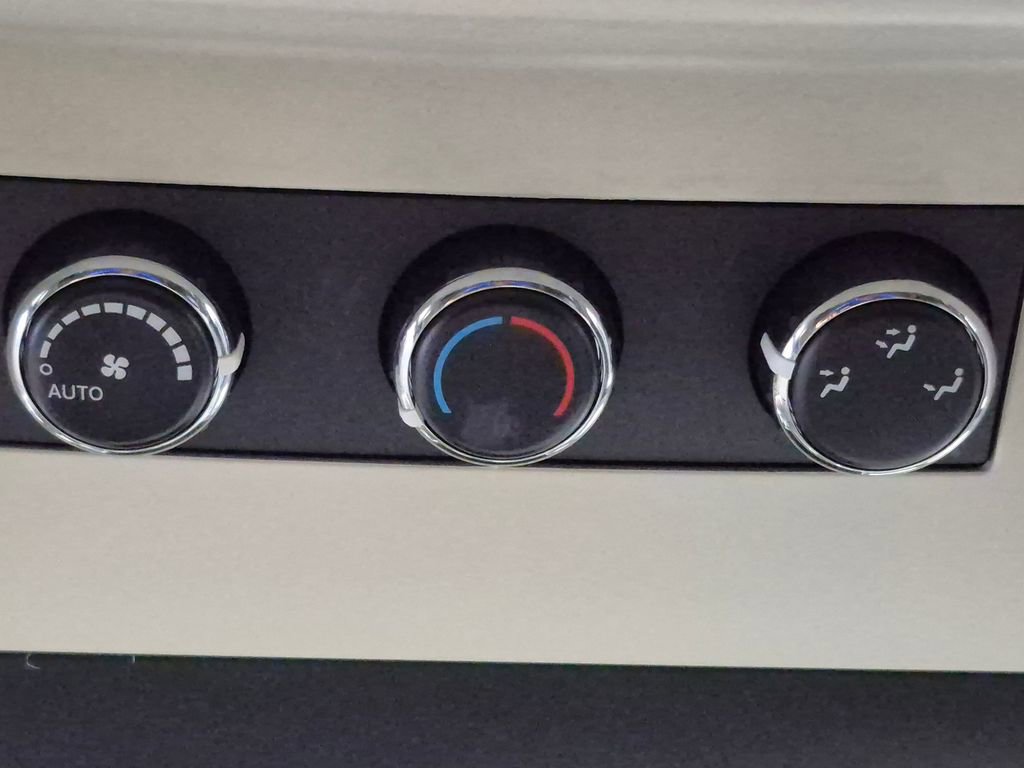 Used 2009 Chrysler Town & Country Touring FWD image 24