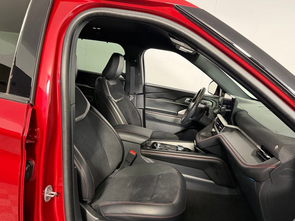 Used 2025 Ford Explorer ST image 26
