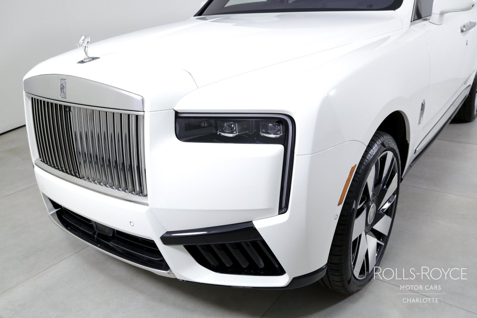 Certified 2025 Rolls-Royce Cullinan AWD/4WD image 40