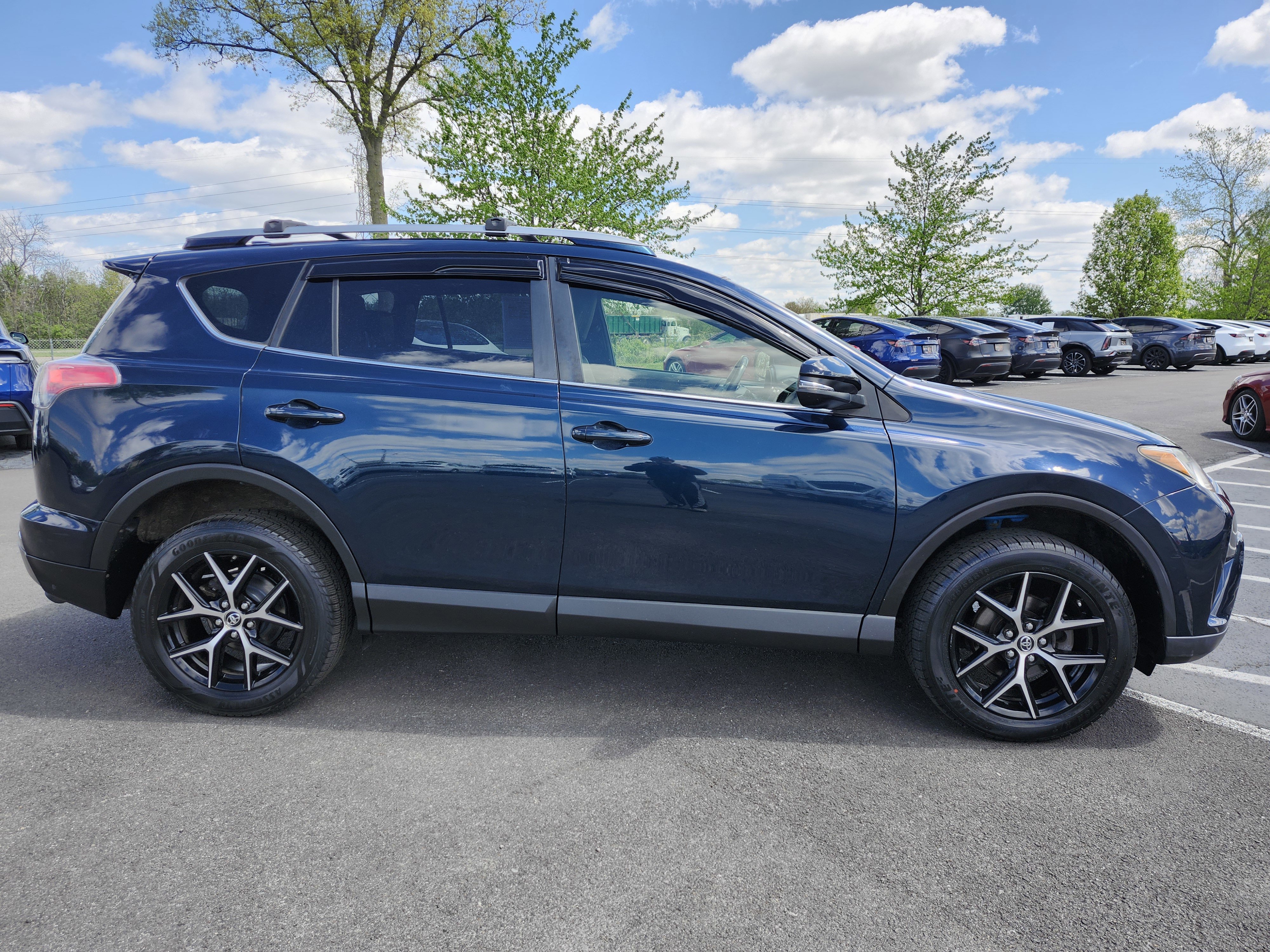 Used 2017 Toyota RAV4 SE FWD image 18