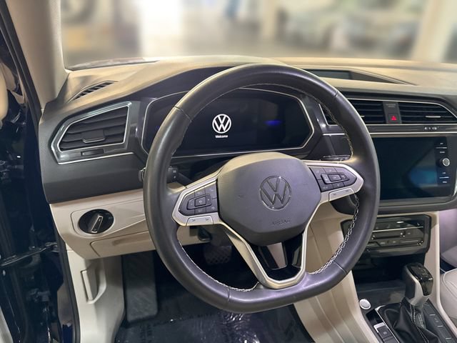 Used 2023 Volkswagen Tiguan SE FWD image 12