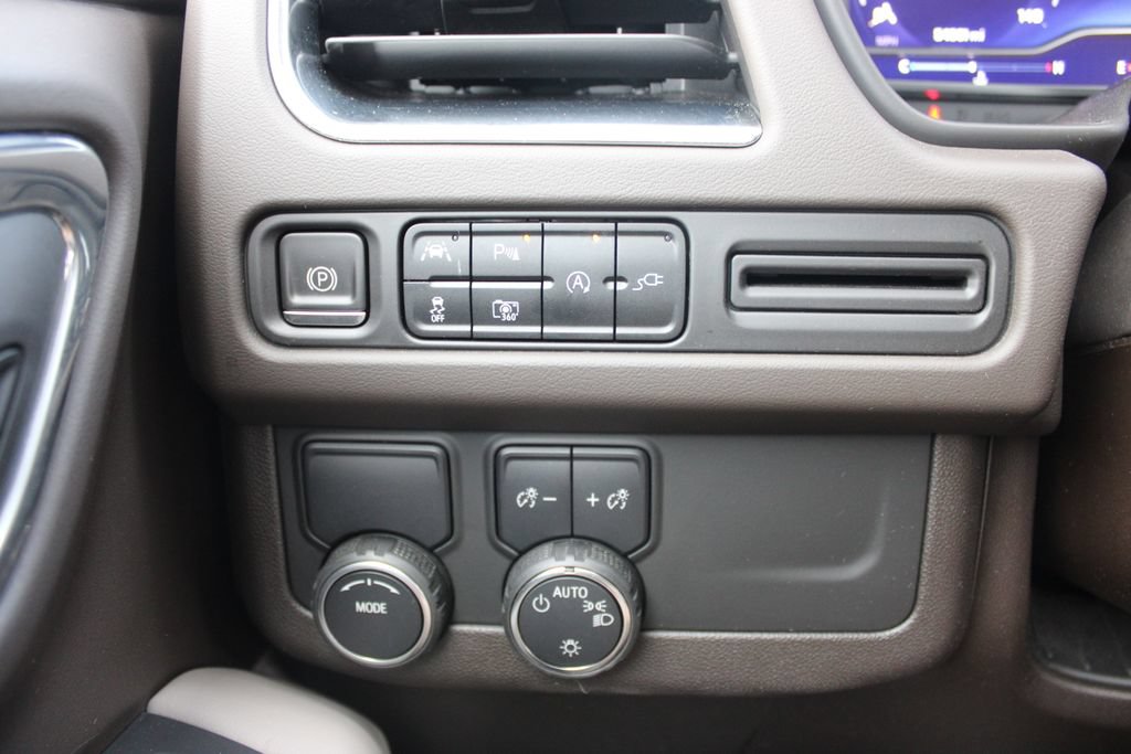 Used 2022 Chevrolet Tahoe LT w/ Luxury Package RWD image 46