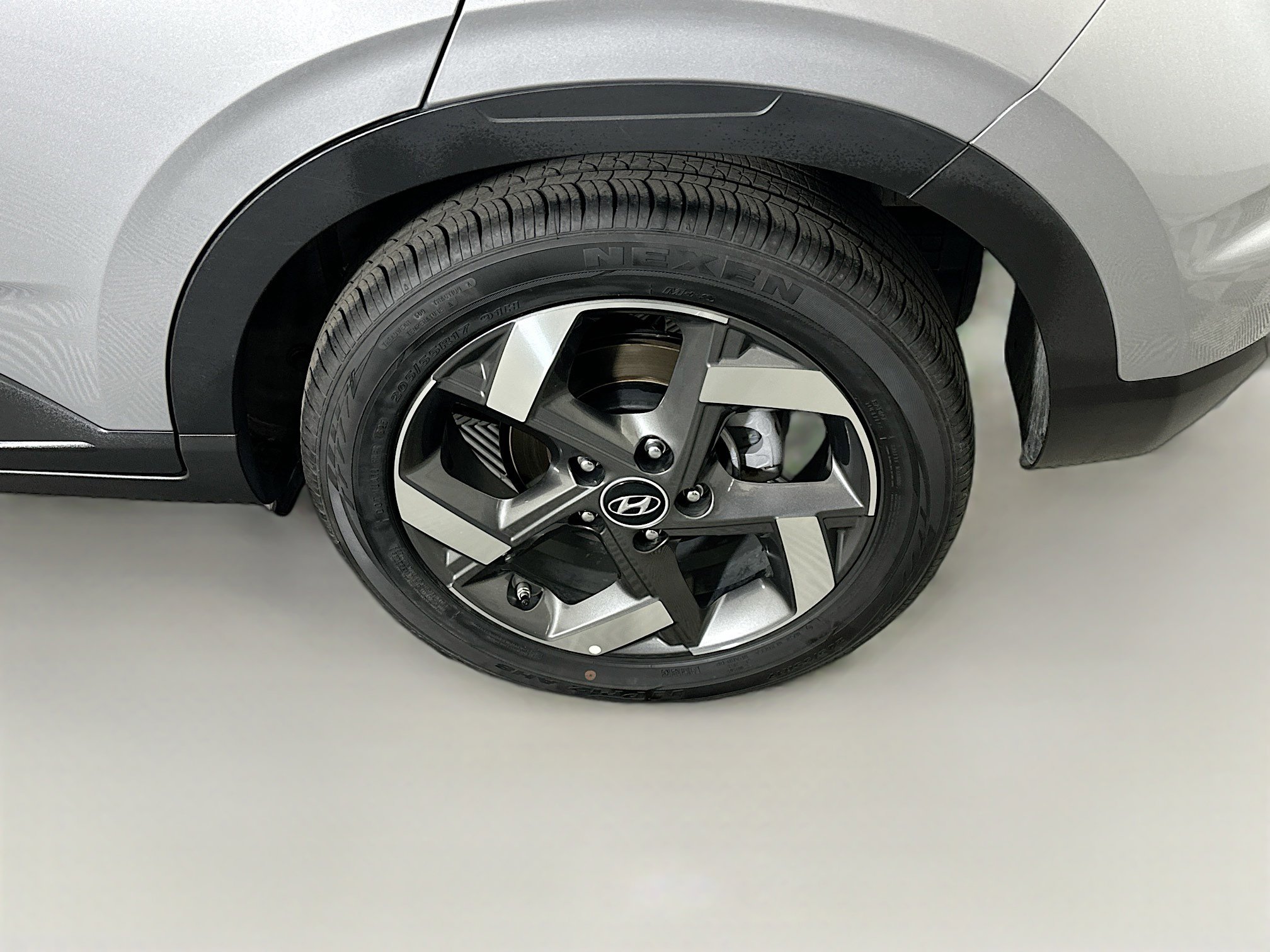 Used 2025 Hyundai Venue SEL image 11
