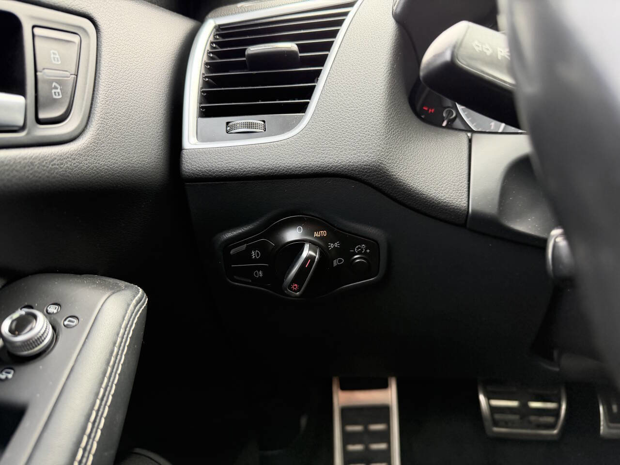 Used 2016 Audi SQ5 Premium Plus w/ Technology Package image 28