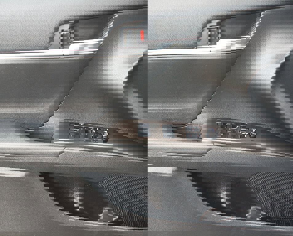 Used 2024 Toyota Camry SE image 25