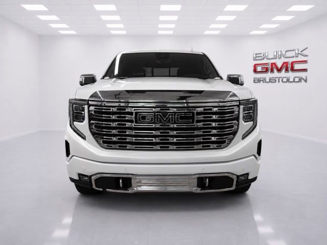 Used 2024 GMC Sierra 1500 Denali w/ Technology Package AWD/4WD image 2