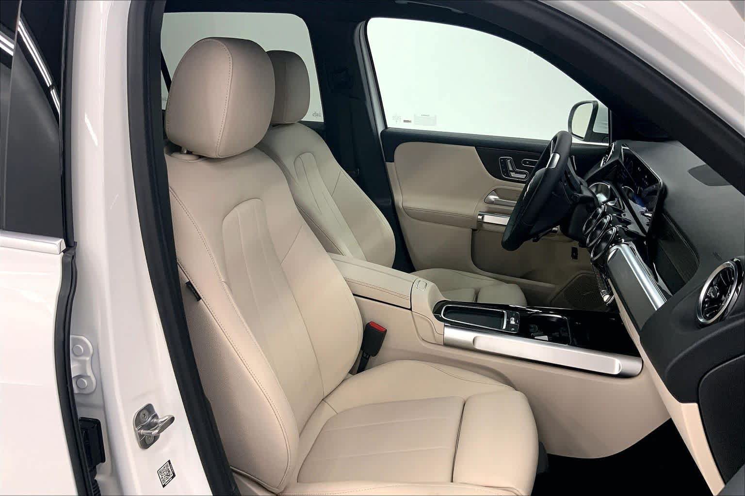 Used 2026 Mercedes-Benz GLB 250 image 2