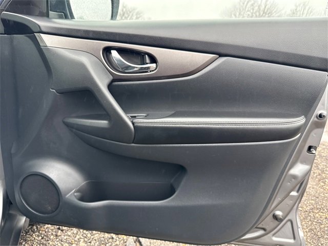 Used 2015 Nissan Rogue S image 23