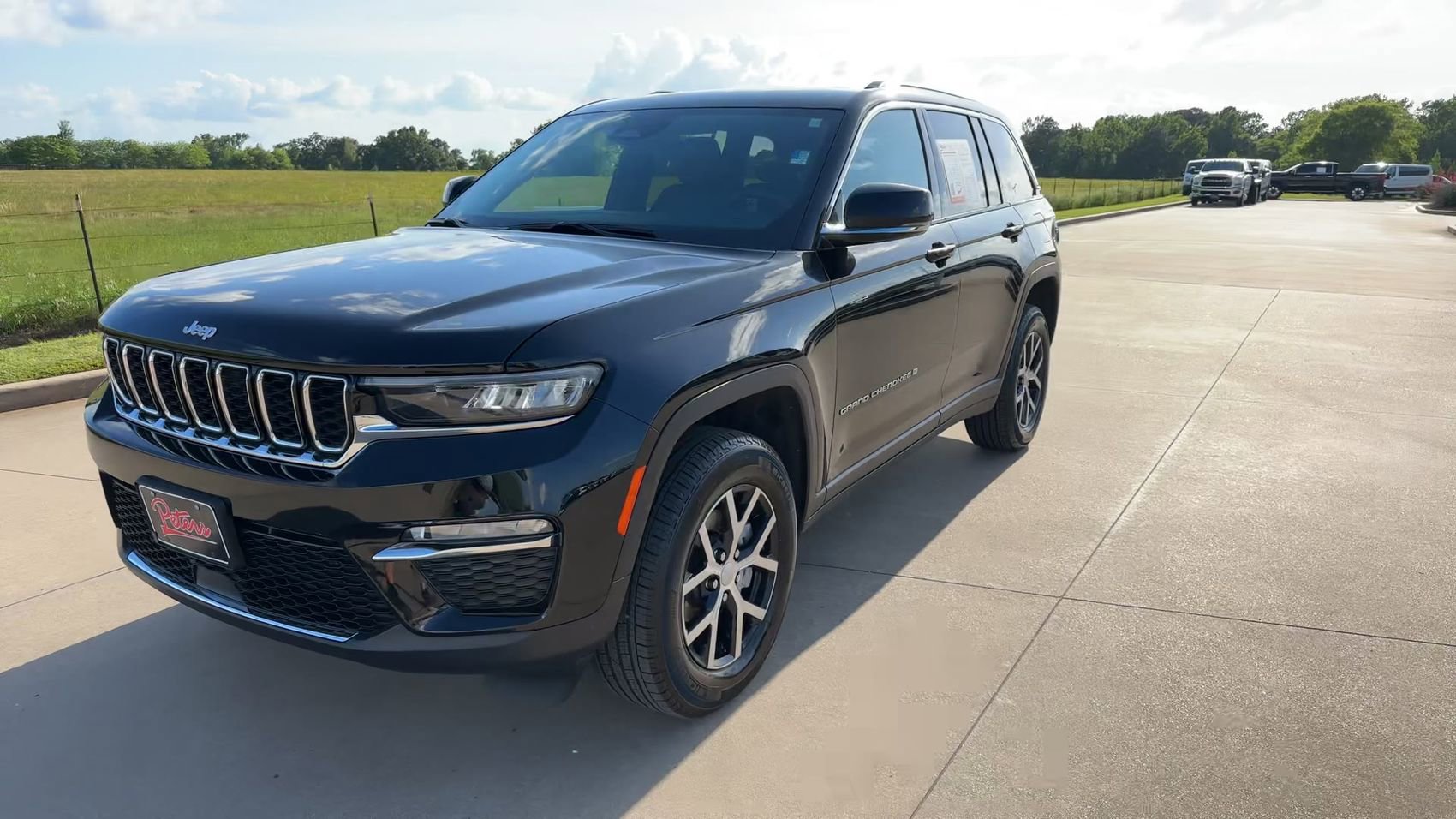 Used 2025 Jeep Grand Cherokee Limited image 4