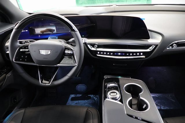 New 2026 Cadillac Lyriq Signature Luxury AWD/4WD image 13