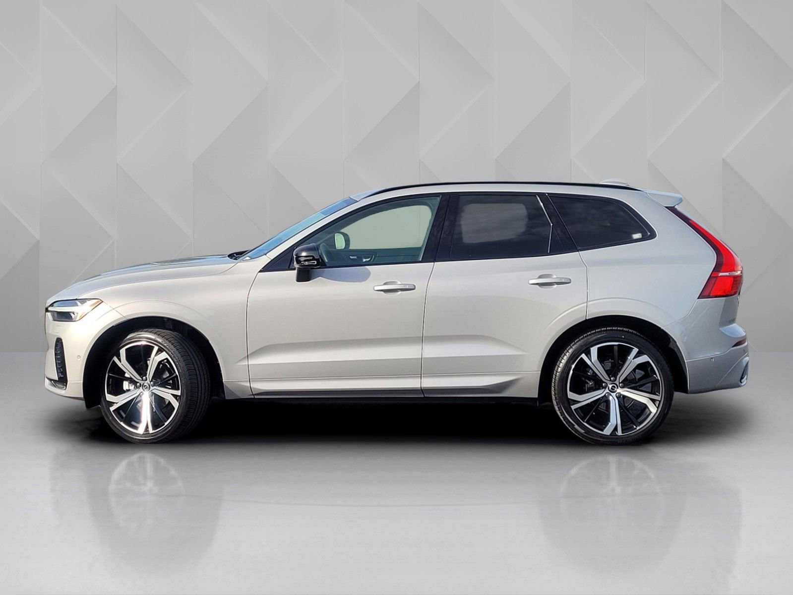 Certified 2023 Volvo XC60 B5 Ultimate image 3