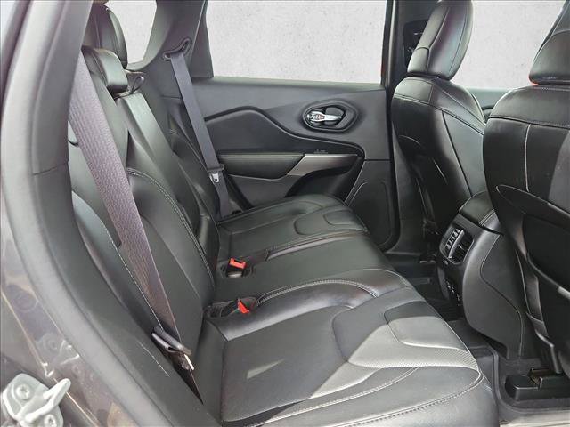 Used 2022 Jeep Cherokee Latitude Lux w/ Mopar Interior Package AWD/4WD image 16