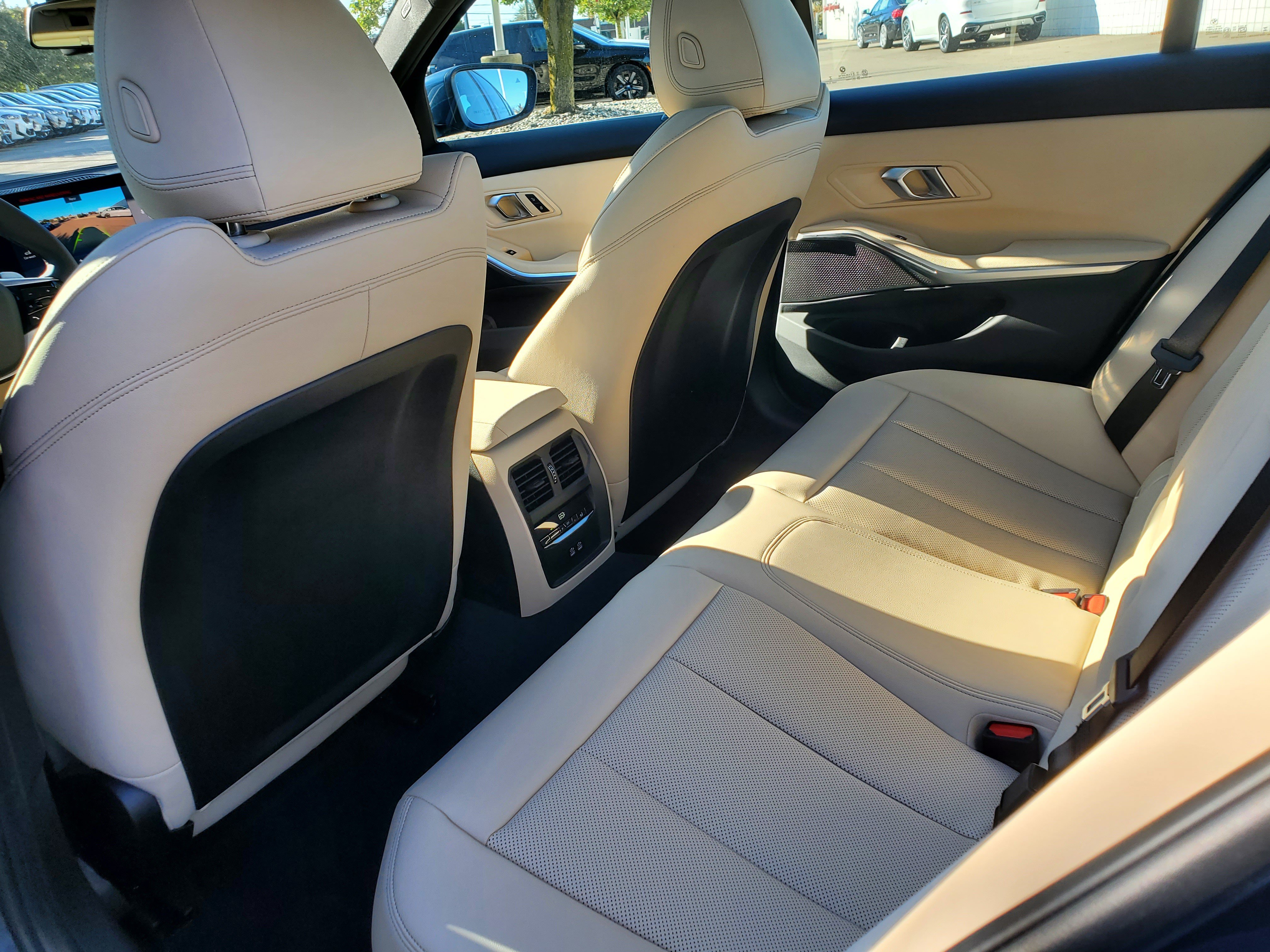 New 2026 BMW 330i xDrive Sedan w/ Premium Package AWD/4WD image 32