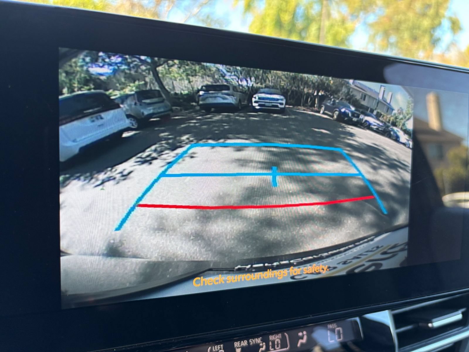 Used 2025 Toyota Sienna XLE FWD image 25