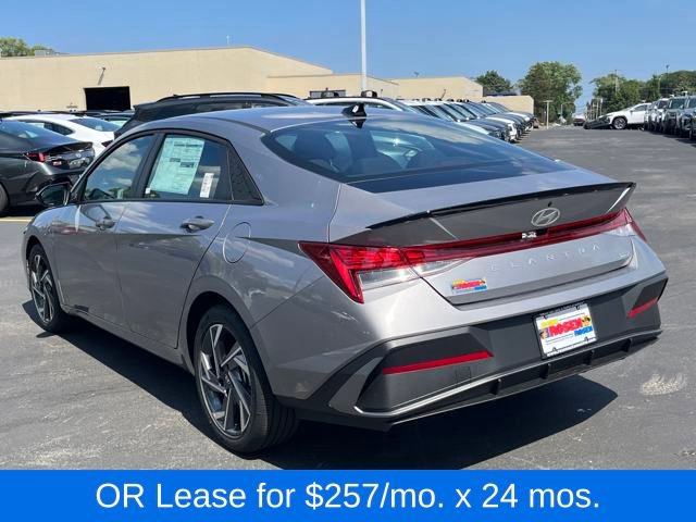New 2025 Hyundai Elantra SEL image 3
