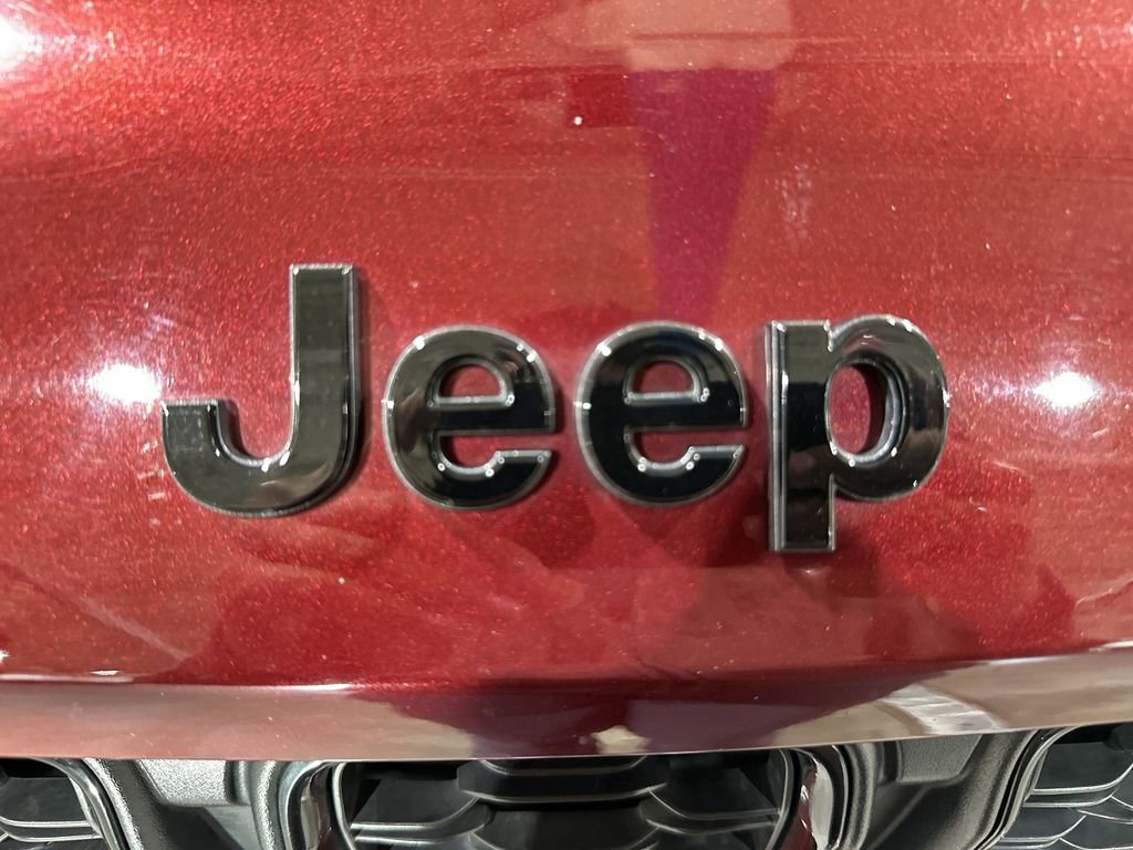 Used 2023 Jeep Grand Cherokee L Laredo image 27