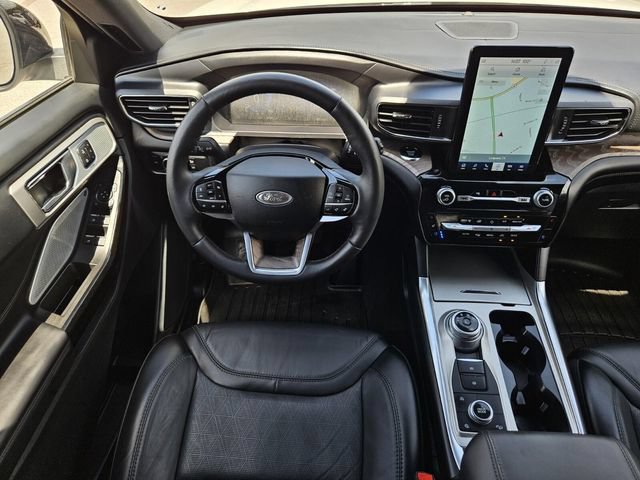 Used 2024 Ford Explorer Platinum w/ Technology Package AWD/4WD image 26