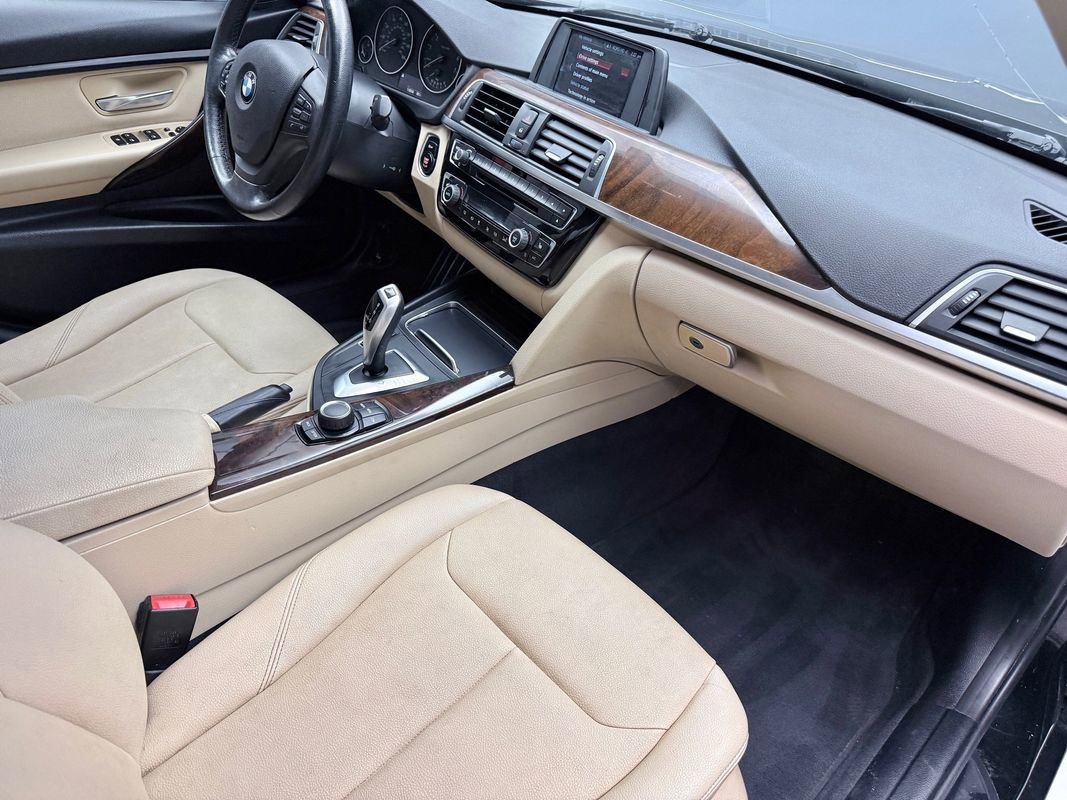 Used 2018 BMW 320i xDrive Sedan w/ Convenience Package image 11