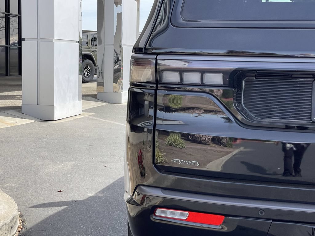 New 2026 Jeep Grand Wagoneer Limited w/ 8-Passenger Seating Package AWD/4WD image 9