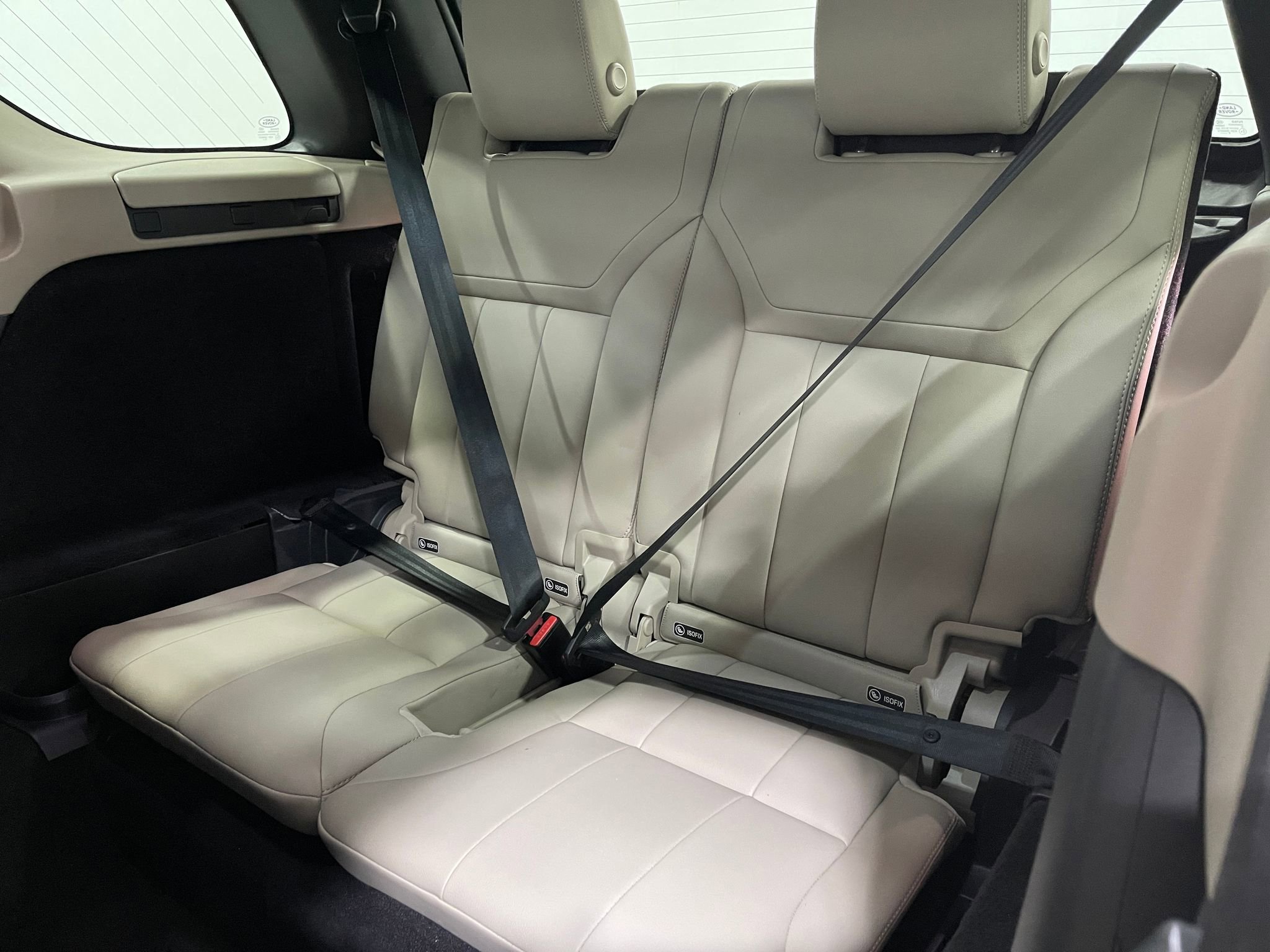 Used 2018 Land Rover Discovery HSE image 31