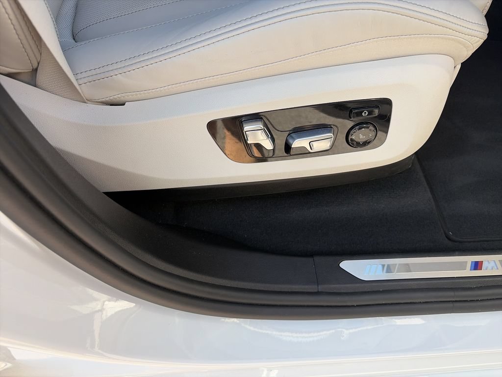 Used 2025 BMW X5 sDrive40i w/ M Sport Package RWD image 36