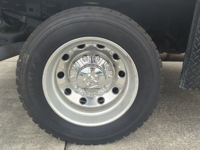 Used 2022 RAM 5500 Tradesman w/ Chrome Appearance Group AWD/4WD image 9