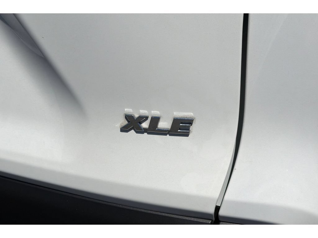 Used 2020 Toyota RAV4 XLE w/ Carpet Mat Package FWD image 7